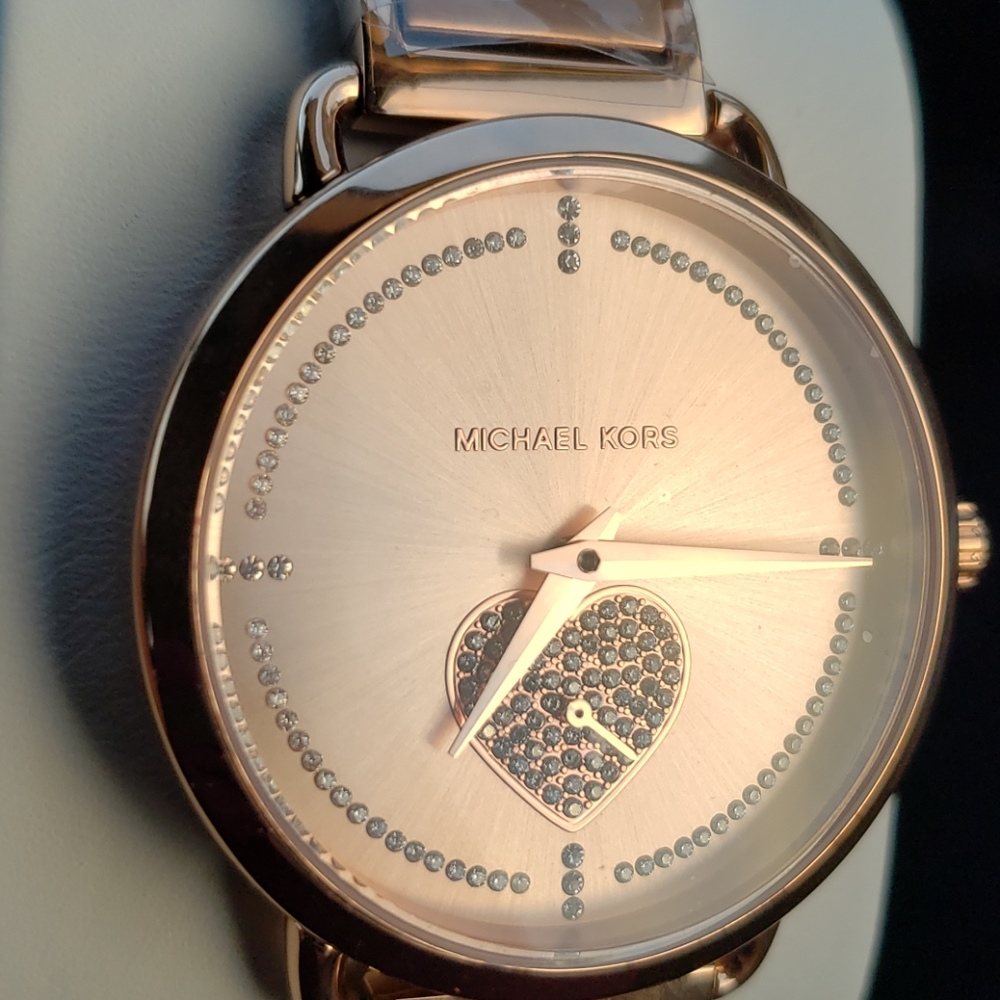 Michael Kors rose gold watch and bracelet - Picture 10 of 11